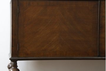 イギリスアンティーク　マホガニー材　細身の脚が上品な雰囲気を醸し出すキャビネット(飾り棚、収納棚、戸棚、ガラスケース、ショーケース)(R-063334)