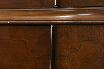 イギリスアンティーク　マホガニー材　細身の脚が上品な雰囲気を醸し出すキャビネット(飾り棚、収納棚、戸棚、ガラスケース、ショーケース)(R-063334)