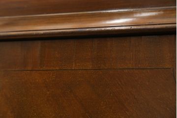 イギリスアンティーク　マホガニー材　細身の脚が上品な雰囲気を醸し出すキャビネット(飾り棚、収納棚、戸棚、ガラスケース、ショーケース)(R-063334)