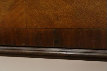 イギリスアンティーク　マホガニー材　細身の脚が上品な雰囲気を醸し出すキャビネット(飾り棚、収納棚、戸棚、ガラスケース、ショーケース)(R-063334)