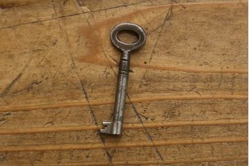 イギリスアンティーク　マホガニー材　細身の脚が上品な雰囲気を醸し出すキャビネット(飾り棚、収納棚、戸棚、ガラスケース、ショーケース)(R-063334)