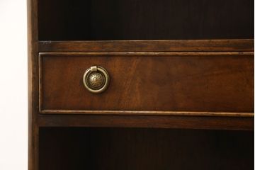 イギリスアンティーク　マホガニー材　小物収納に便利な引き出し付きサイドキャビネット(サイドテーブル、ナイトテーブル、電話台)(R-063338)