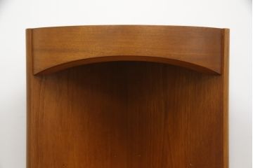 イギリスビンテージ　北欧スタイル　nathan(ネイサン)　チーク材　ユニークな形が個性的なコーナーキャビネット(飾り棚、収納棚、ヴィンテージ)(R-063340)