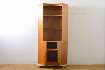 イギリスビンテージ　チーク材　nathan(ネイサン)　カーブを描いた個性的なフォルムが面白いコーナーキャビネット(飾り棚、ラック、収納棚、ヴィンテージ)(R-063341)