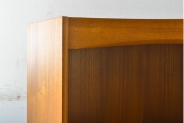 イギリスビンテージ　チーク材　nathan(ネイサン)　カーブを描いた個性的なフォルムが面白いコーナーキャビネット(飾り棚、ラック、収納棚、ヴィンテージ)(R-063341)