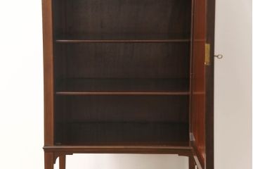 イギリスアンティーク　高級品!!　上手物　マホガニー材　象嵌入り　杢目が美しいアールデコスタイルのサイドキャビネット(戸棚、収納棚)(R-063342)