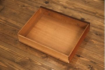 イギリスアンティーク　高級品!!　上手物　マホガニー材　象嵌入り　杢目が美しいアールデコスタイルのサイドキャビネット(戸棚、収納棚)(R-063342)