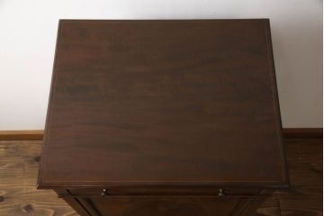 イギリスアンティーク　高級品!!　上手物　マホガニー材　象嵌入り　杢目が美しいアールデコスタイルのサイドキャビネット(戸棚、収納棚)(R-063342)
