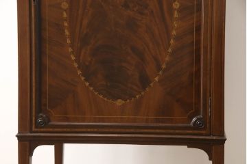 イギリスアンティーク　高級品!!　上手物　マホガニー材　象嵌入り　杢目が美しいアールデコスタイルのサイドキャビネット(戸棚、収納棚)(R-063342)