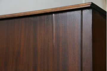 イギリスアンティーク　マホガニー材　美しい杢目が魅力的な小振りなチェスト(引き出し、サイドチェスト)(R-063344)