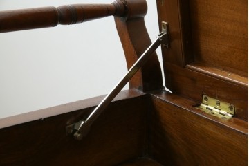 イギリスアンティーク　ウォールナット材　ゴブラン織りの座面がかわいらしい収納付きベンチ　(R-063346)