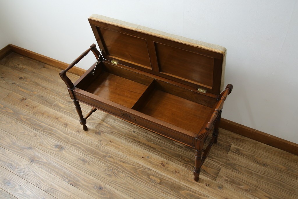 イギリスアンティーク　ウォールナット材　ゴブラン織りの座面がかわいらしい収納付きベンチ　(R-063346)