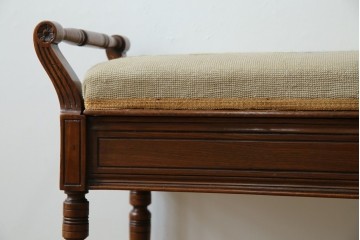 イギリスアンティーク　ウォールナット材　ゴブラン織りの座面がかわいらしい収納付きベンチ　(R-063346)