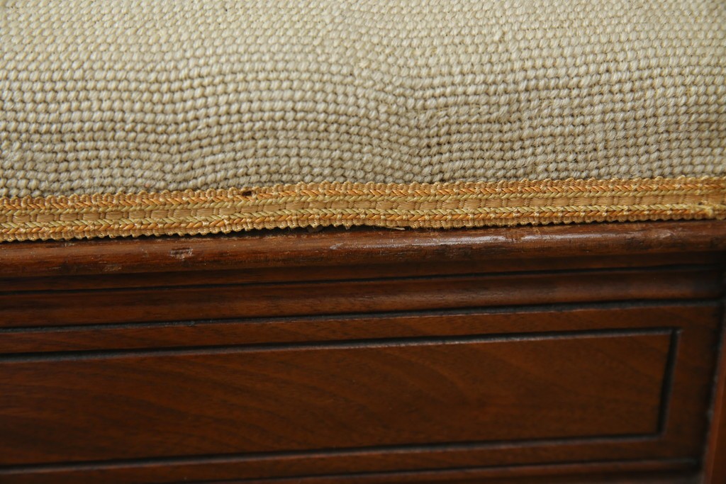 イギリスアンティーク　ウォールナット材　ゴブラン織りの座面がかわいらしい収納付きベンチ　(R-063346)