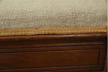 イギリスアンティーク　ウォールナット材　ゴブラン織りの座面がかわいらしい収納付きベンチ　(R-063346)