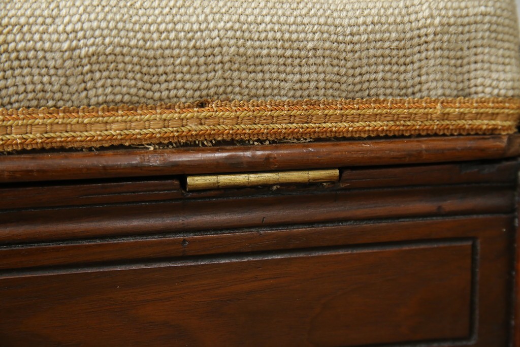 イギリスアンティーク　ウォールナット材　ゴブラン織りの座面がかわいらしい収納付きベンチ　(R-063346)