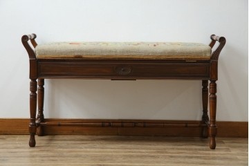 イギリスアンティーク　ウォールナット材　ゴブラン織りの座面がかわいらしい収納付きベンチ　(R-063346)