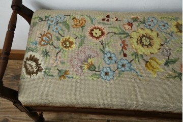 イギリスアンティーク　ウォールナット材　ゴブラン織りの座面がかわいらしい収納付きベンチ　(R-063346)