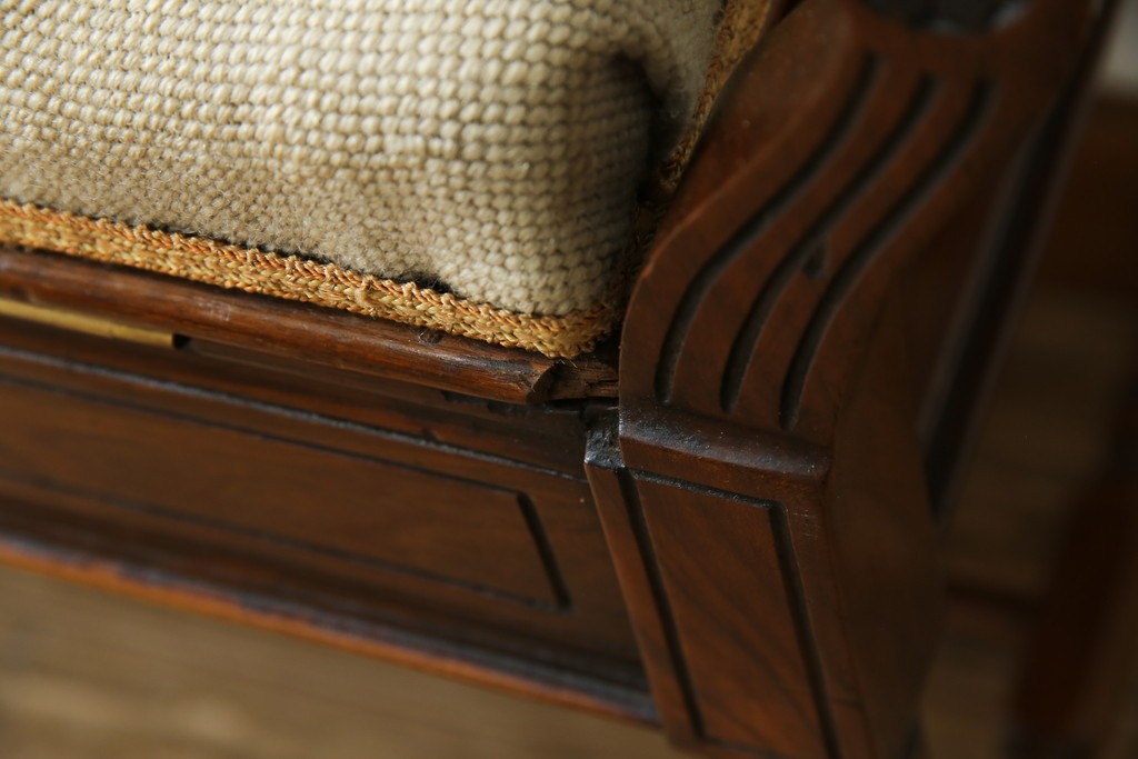 イギリスアンティーク　ウォールナット材　ゴブラン織りの座面がかわいらしい収納付きベンチ　(R-063346)