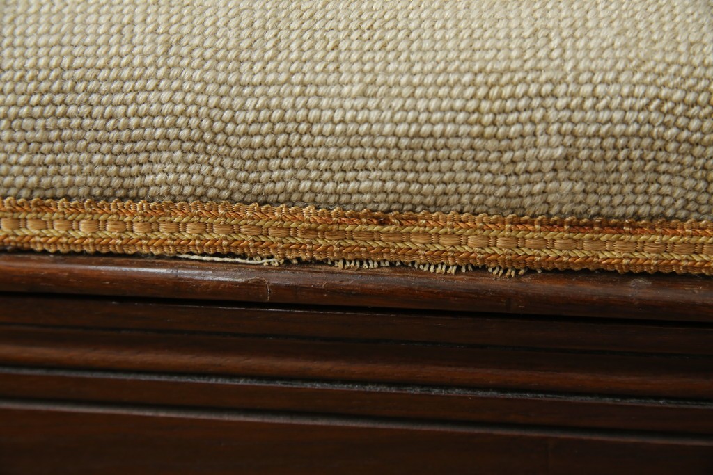 イギリスアンティーク　ウォールナット材　ゴブラン織りの座面がかわいらしい収納付きベンチ　(R-063346)