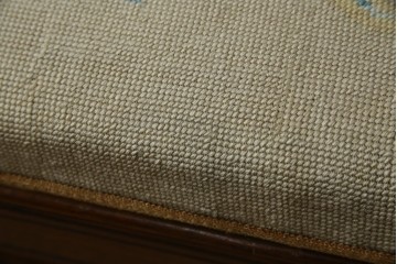 イギリスアンティーク　ウォールナット材　ゴブラン織りの座面がかわいらしい収納付きベンチ　(R-063346)