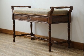イギリスアンティーク　ウォールナット材　ゴブラン織りの座面がかわいらしい収納付きベンチ　(R-063346)