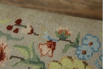 イギリスアンティーク　ウォールナット材　ゴブラン織りの座面がかわいらしい収納付きベンチ　(R-063346)