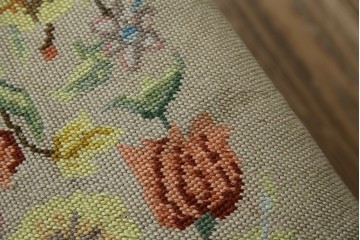 イギリスアンティーク　ウォールナット材　ゴブラン織りの座面がかわいらしい収納付きベンチ　(R-063346)