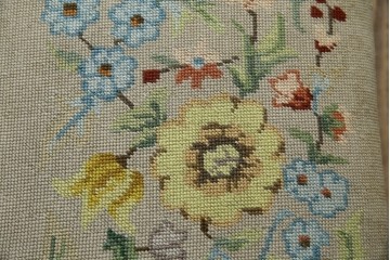 イギリスアンティーク　ウォールナット材　ゴブラン織りの座面がかわいらしい収納付きベンチ　(R-063346)