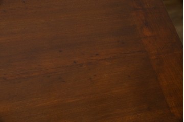 イギリスアンティーク　マホガニー材　凝ったつくりの取っ手がクラシカルな雰囲気を高めるライティングビューロー　(R-063350)