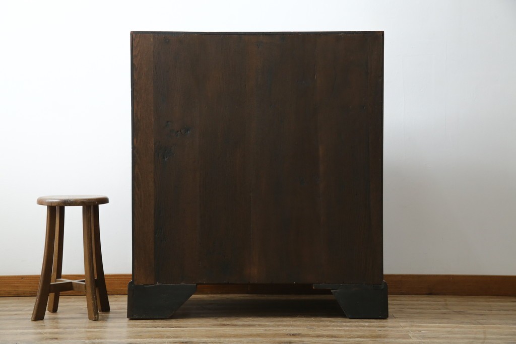 イギリスアンティーク　マホガニー材　凝ったつくりの取っ手がクラシカルな雰囲気を高めるライティングビューロー　(R-063350)