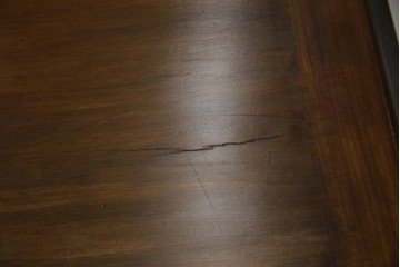 イギリスアンティーク　マホガニー材　凝ったつくりの取っ手がクラシカルな雰囲気を高めるライティングビューロー　(R-063350)