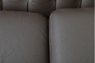 イギリスビンテージ　本革　シックな大人の空間を演出するチェスターフィールドソファ(3人掛けソファ、三人掛け、3P、レザー、ヴィンテージ)(R-063351)