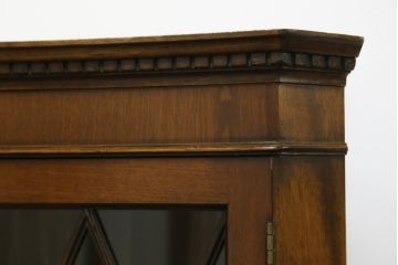 イギリスアンティーク　マホガニー材　象嵌入り　クラシカルな佇まいのコーナーキャビネット(戸棚、飾り棚、コーナーラック、収納棚、英国)(R-063353)