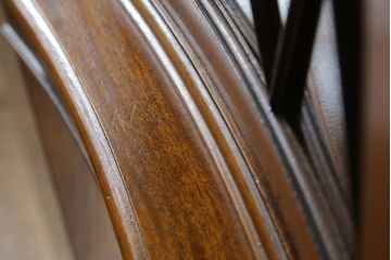 イギリスアンティーク　マホガニー材　象嵌入り　クラシカルな佇まいのコーナーキャビネット(戸棚、飾り棚、コーナーラック、収納棚、英国)(R-063353)