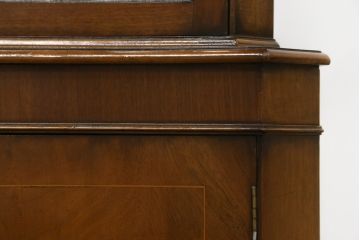 イギリスアンティーク　マホガニー材　象嵌入り　クラシカルな佇まいのコーナーキャビネット(戸棚、飾り棚、コーナーラック、収納棚、英国)(R-063353)