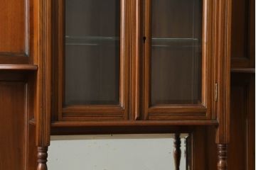 イギリスアンティーク　ウォールナット材　鏡付き　小振りなサイズが取り入れやすい!クラシカルなキャビネット(パーラーキャビネット、飾り棚、戸棚、収納棚、引き出し)(R-063356)