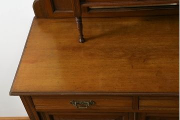 イギリスアンティーク　ウォールナット材　鏡付き　小振りなサイズが取り入れやすい!クラシカルなキャビネット(パーラーキャビネット、飾り棚、戸棚、収納棚、引き出し)(R-063356)