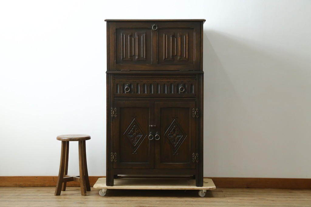 イギリスビンテージ　オーク材　ムードたっぷりのカクテルキャビネット　(R-063358)
