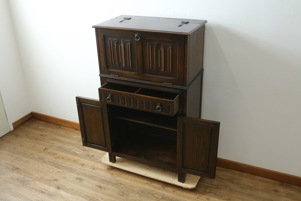イギリスビンテージ　オーク材　ムードたっぷりのカクテルキャビネット　(R-063358)
