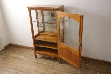 中古　フランス高級家具　MEUBLES HAY　品のある佇まいが美しいキャビネット(キュリオケース、戸棚、収納棚、飾り棚、ガラスケース)(R-063371)