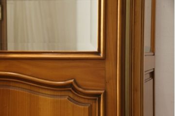 中古　フランス高級家具　MEUBLES HAY　品のある佇まいが美しいキャビネット(キュリオケース、戸棚、収納棚、飾り棚、ガラスケース)(R-063371)