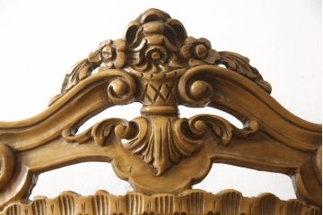 中古　イタリア家具　職人技が光る手彫りの彫刻が見事なキャビネット(ガラスケース、ショーケース、キュリオケース、飾り棚)(R-063372)