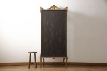 中古　イタリア家具　職人技が光る手彫りの彫刻が見事なキャビネット(ガラスケース、ショーケース、キュリオケース、飾り棚)(R-063372)
