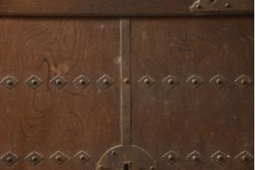 アンティーク建具　福井産　経年による風合いが味わい深い格子蔵戸1枚(引き戸、玄関戸)(R-063373)