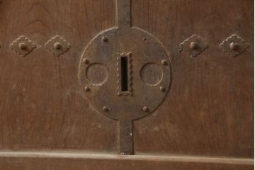 アンティーク建具　福井産　経年による風合いが味わい深い格子蔵戸1枚(引き戸、玄関戸)(R-063373)