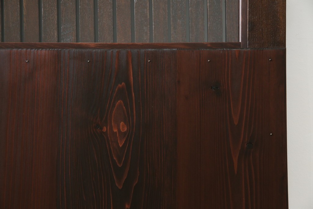 アンティーク建具　総欅(ケヤキ)材　最上級　富山産　重厚感のある馬の金具が特徴的な格子蔵戸　(R-063374)