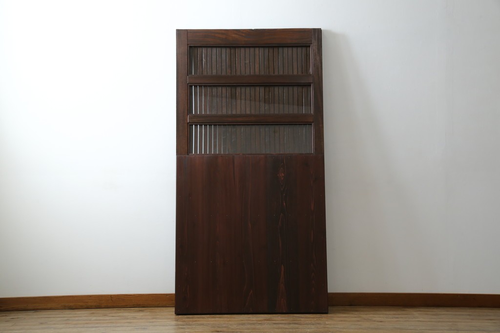 アンティーク建具　総欅(ケヤキ)材　最上級　富山産　重厚感のある馬の金具が特徴的な格子蔵戸　(R-063374)