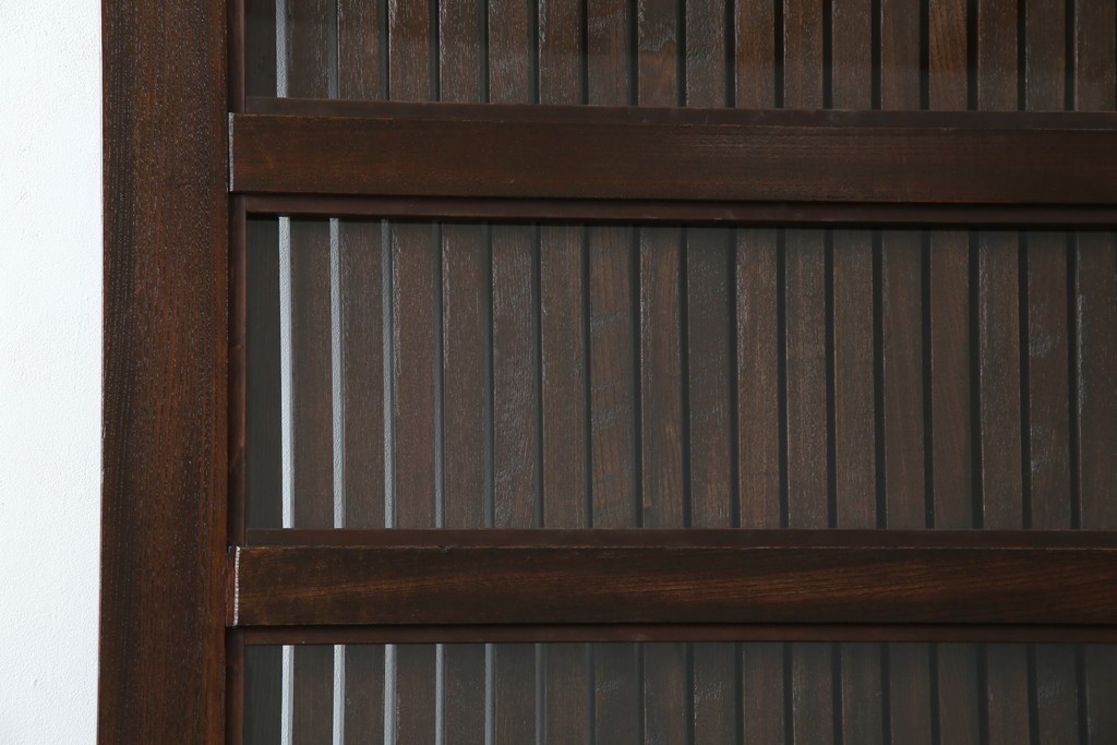 アンティーク建具　総欅(ケヤキ)材　最上級　富山産　重厚感のある馬の金具が特徴的な格子蔵戸　(R-063374)