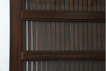 アンティーク建具　総欅(ケヤキ)材　最上級　富山産　重厚感のある馬の金具が特徴的な格子蔵戸　(R-063374)